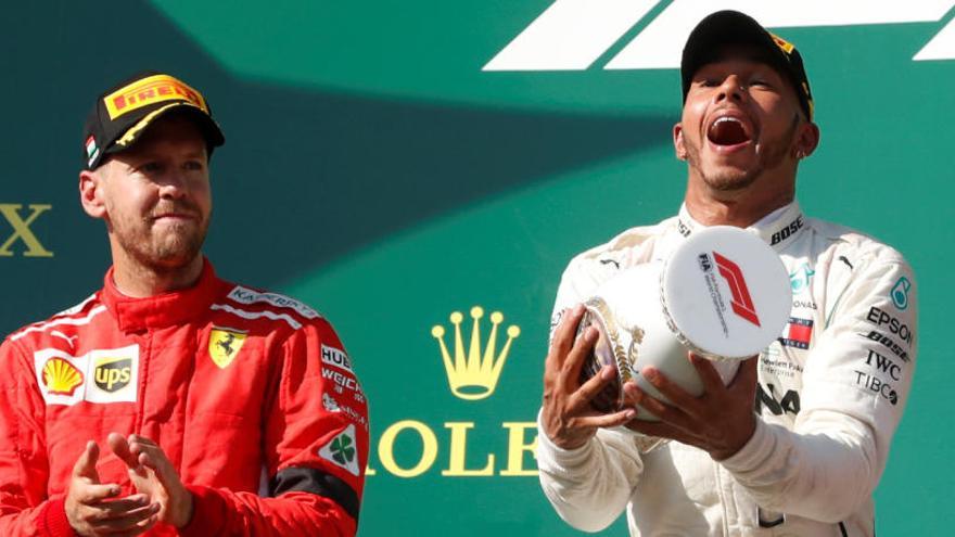 Hamilton celebra la victòria al costat de Vettel