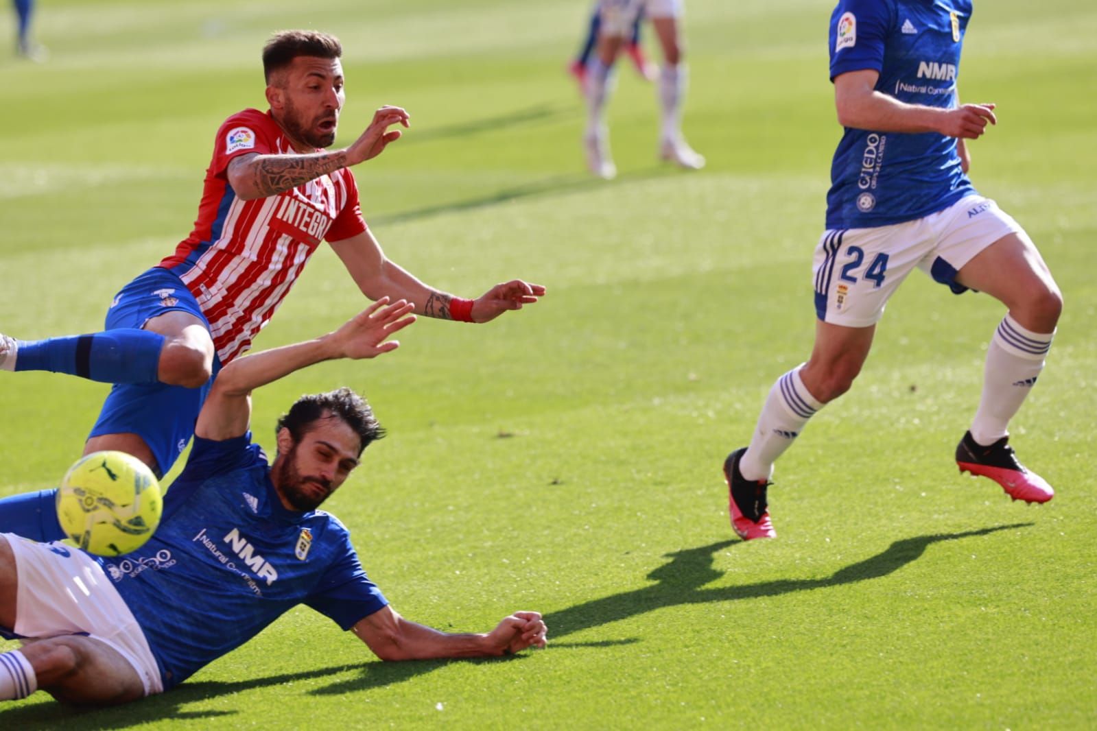 En imágenes: el derbi entre el Sporting y el Real Oviedo