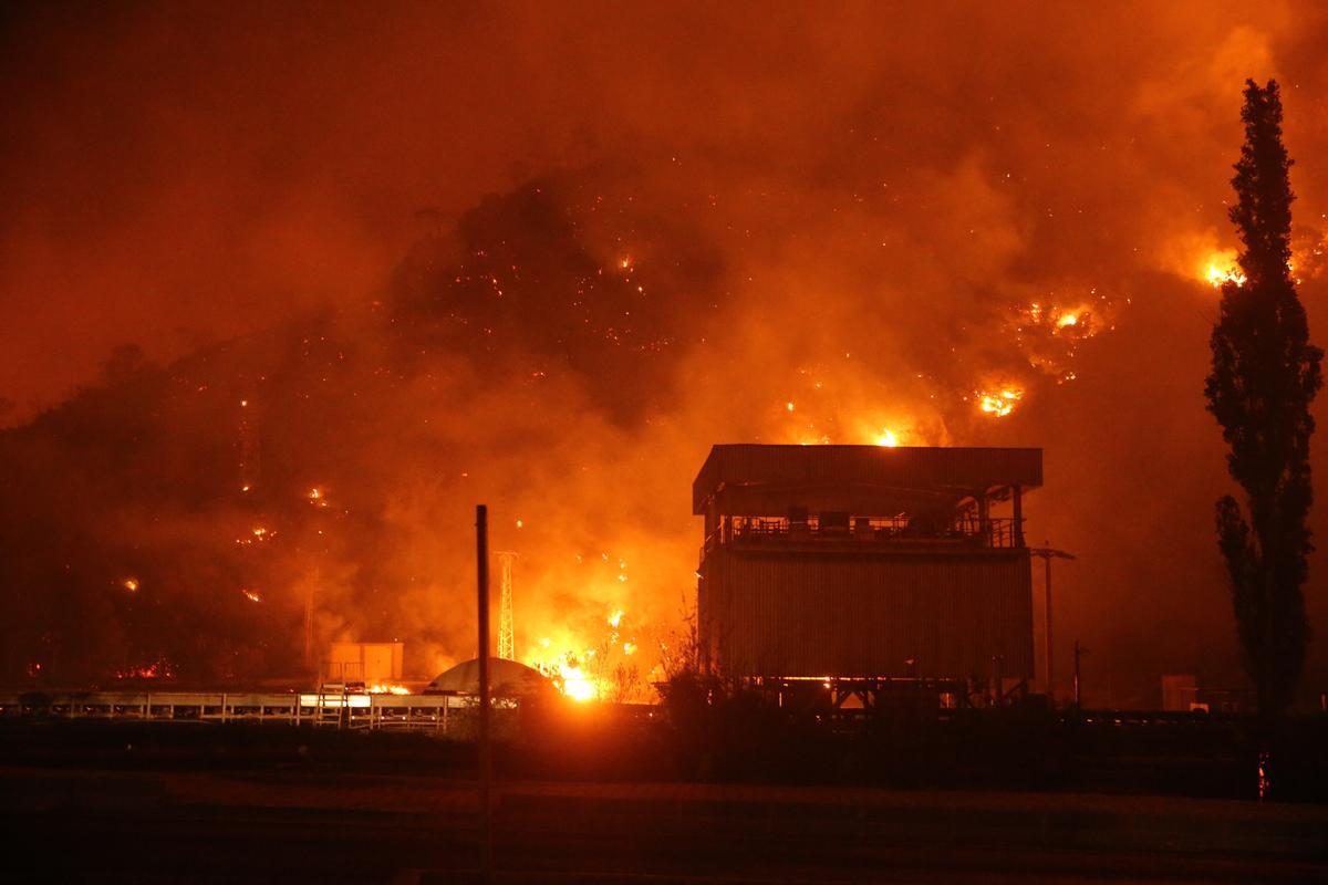 Grècia i Turquia batallen contra rellotge per extingir l’onada d’incendis Grècia i Turquia batallen contra rellotge per extingir l’onada d’incendis