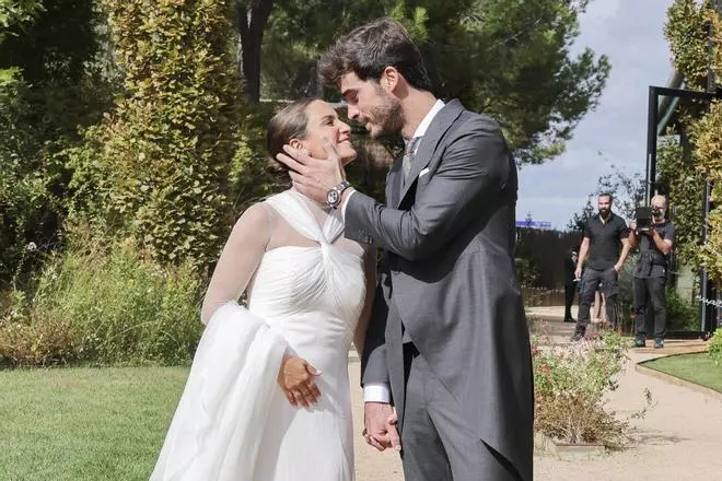 El segundo vestido de novia de Marta Pombo con flores de cristal es increíblemente bonito