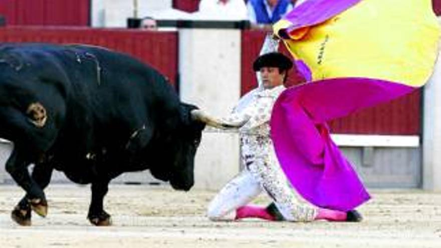 Contra viento y protestas