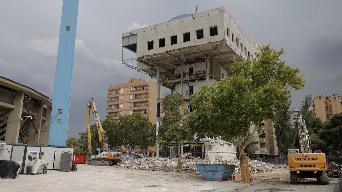 Esqueleto del Cubo junto a La Romareda en agosto de 2024