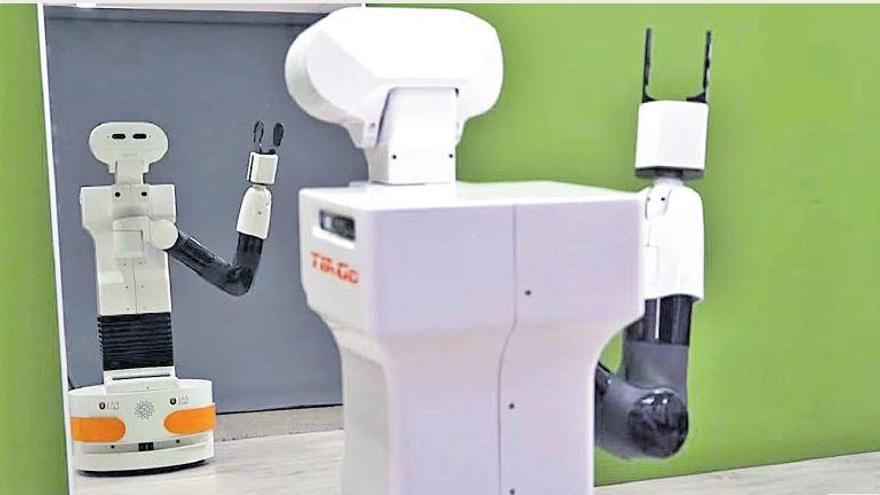 Tiago, un robot capaç de reconéixer-se en un espill