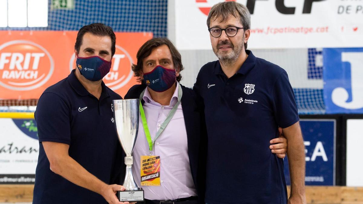 Edu Castro, con el directivo encargado de la sección Xavier Barbany