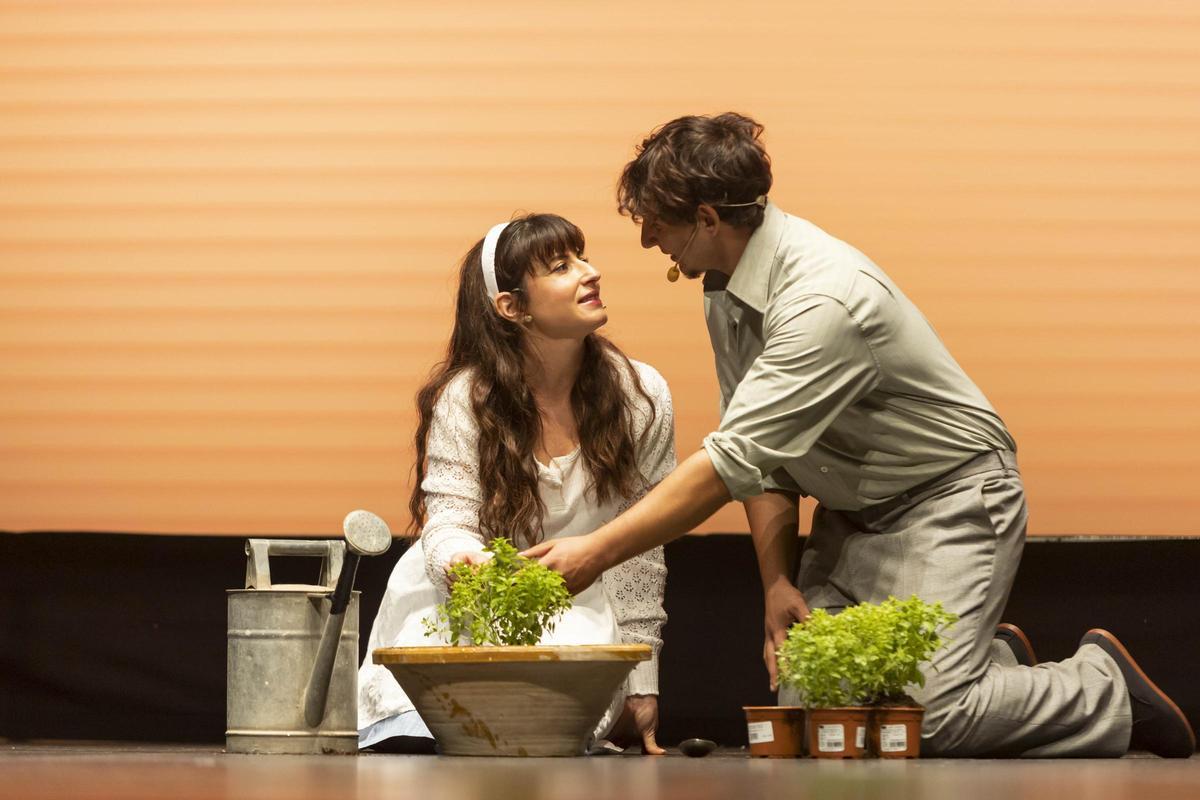 CLARA MERINO i JOAN MONCHO. Escena de l’obra “Un riu silenciós”