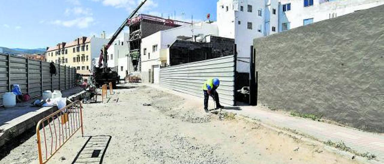 Construcción de edificios para nuevas viviendas en Canarias.