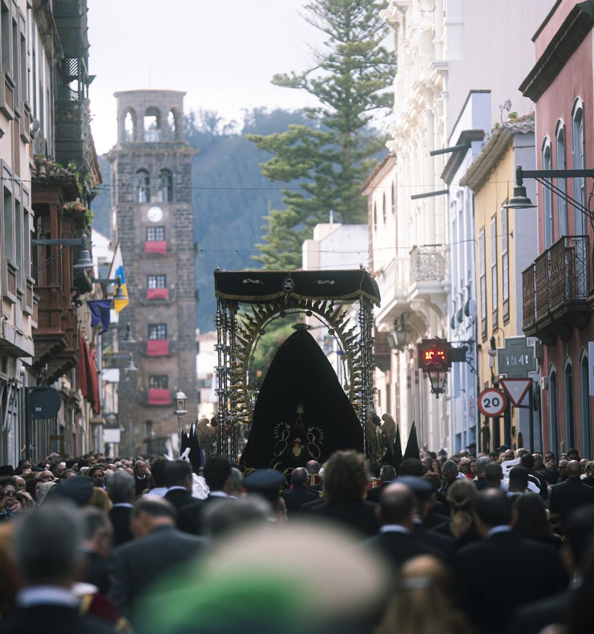 La Semana Santa de La Laguna ha sido desde siempre un foco de atracción para visitantes .| ED