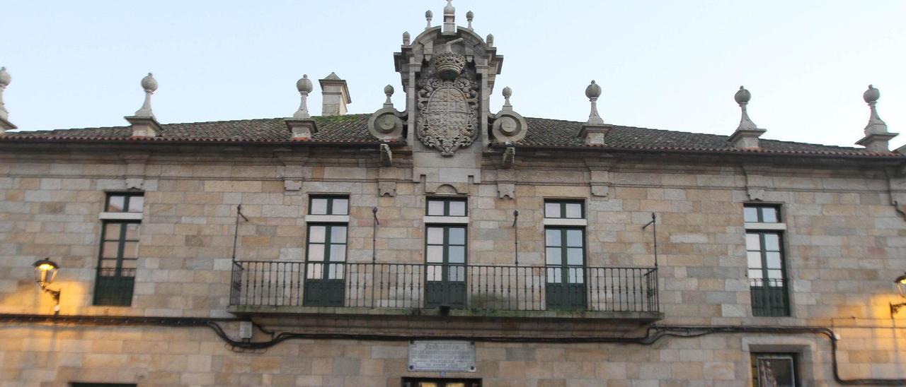 Fachada del pazo de Montesacro, donde se encuentra el asilo de ancianos de Cambados.