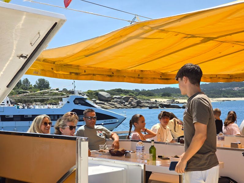 Así se disfruta de los catamaranes de O Grove.