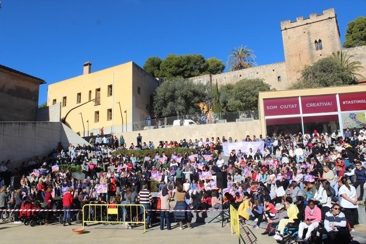 Dénia clama per una vida lliure de violències i de por Dénia clama per una vida lliure de violències i de por