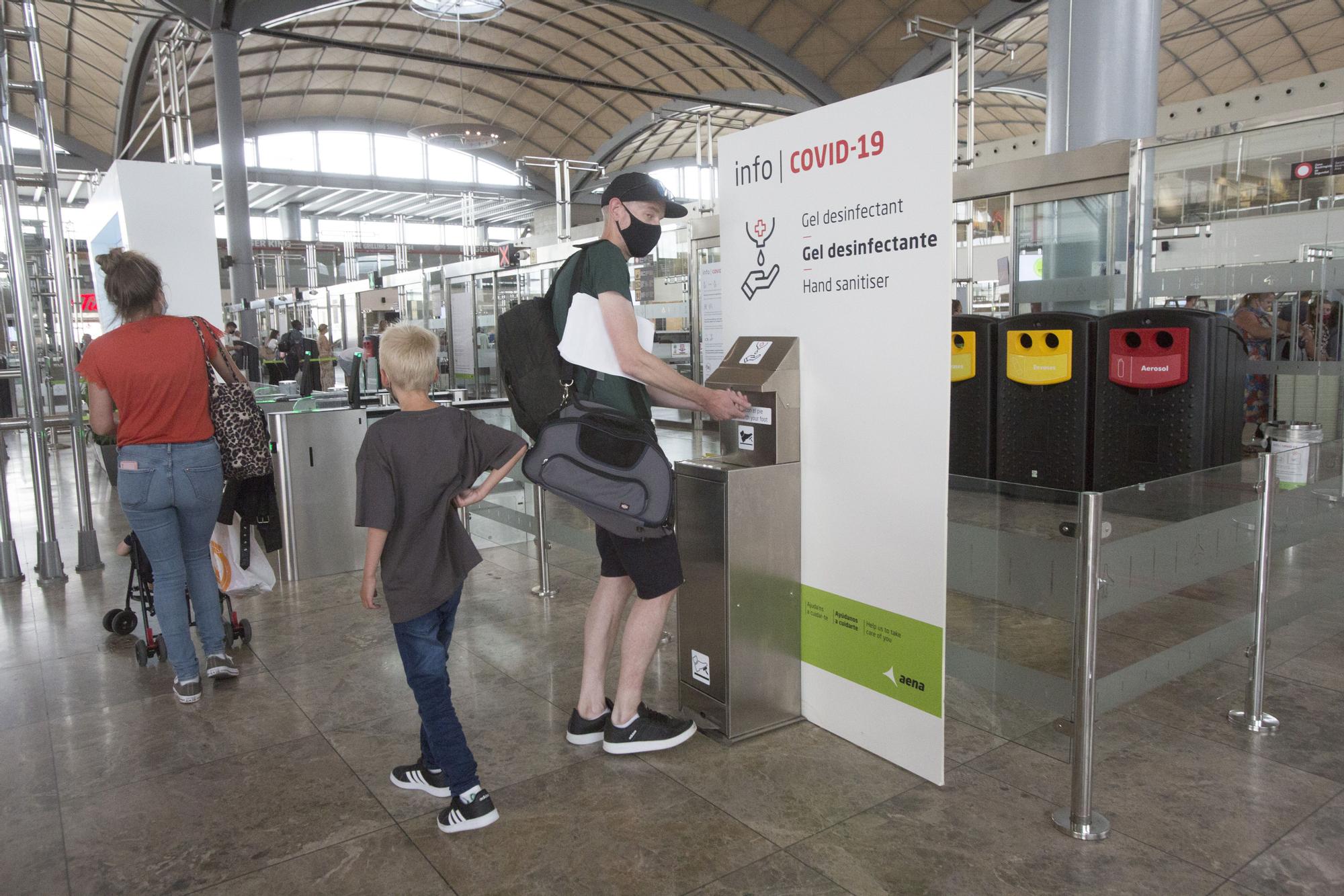 El aeropuerto de Alicante-Elche, entre los 14 más limpios y seguros de Europa frente al covid