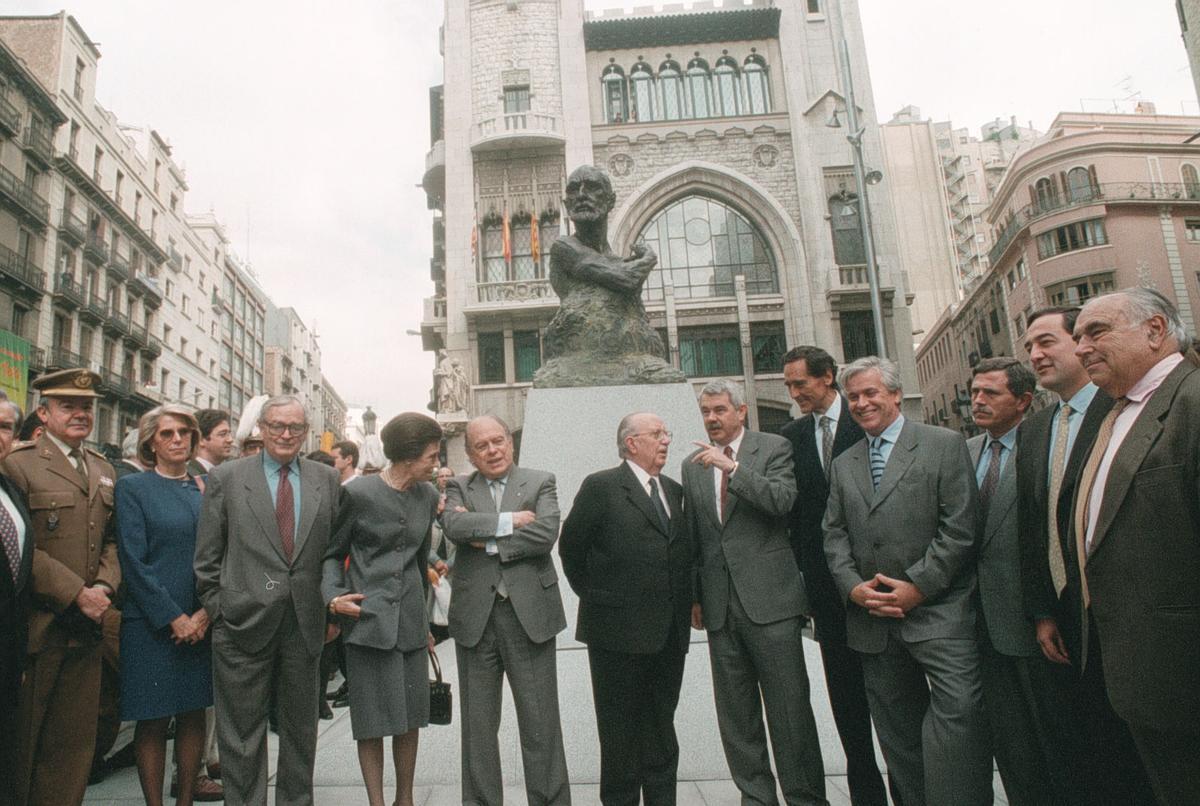 La inauguración del monumento, en abril de 1997, una iniciativa personal de Pasqual Maragall y un acto en el que participaron Jordi Pujol, familiares de Cambó y representantes del empresariado catalán.