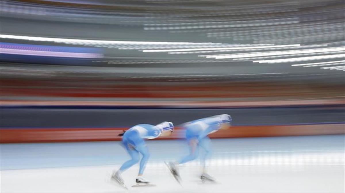 Els patinadors de velocitat de Finlàndia a l’Adler Arena durant la preparació per als Jocs Olímpics d’Hivern Sotxi 2014.