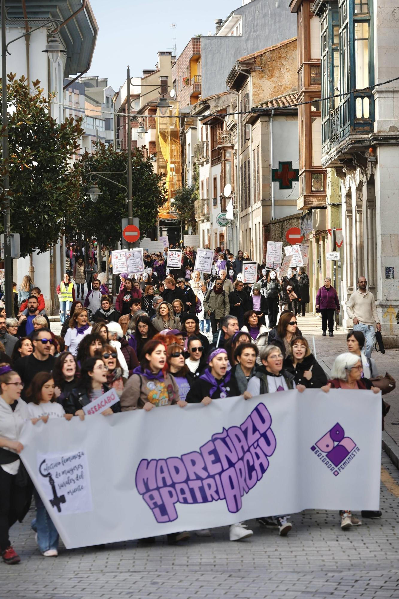 Así fue la manifestación del 25N en Pola de Siero