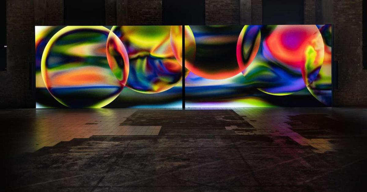 La exposión en Matadero de Metahaven, 'Hometown'.