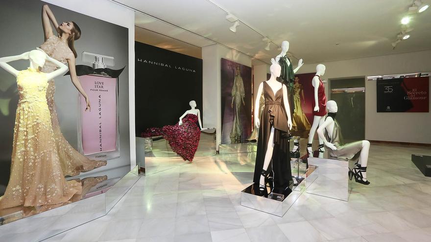 La exposición de Hannibal Laguna reúne a grandes nombres de la moda en Alicante