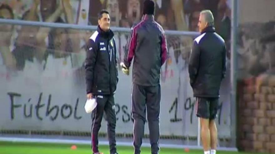 Último entrenamiento del Valencia antes de viajar  a Madrid