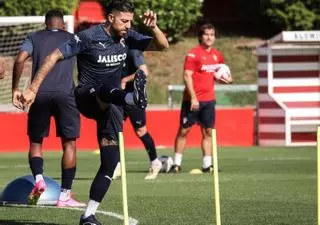 Zarfino se ejercita en el día de descanso y el jugador que recuperará el Sporting en Elche