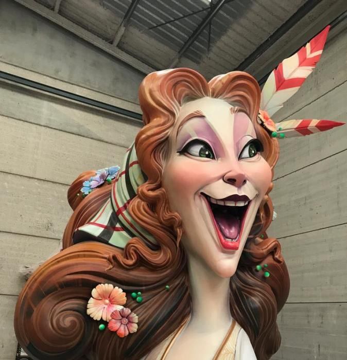 Las Fallas ya están preparadas. Así se ve en el taller el trabajo de Paco Torres en el Pilar