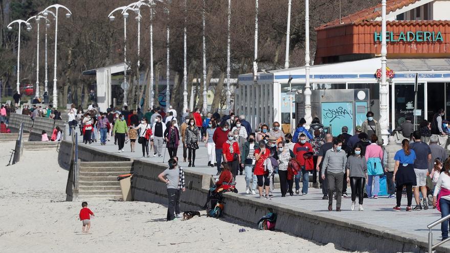 Sábado soleado de desescalada en Vigo, pero con llamamientos a la prudencia.