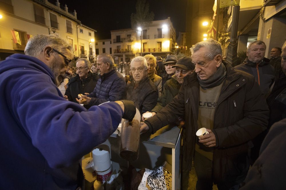 Sant Antoni arranca en Sagunt con la tradicional Plantà del Pi