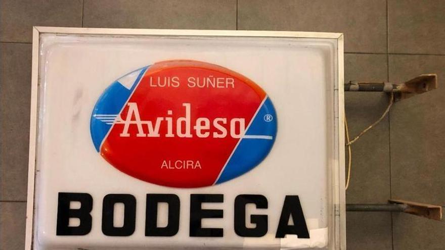 Hasta 740 euros por un recuerdo de Helados Avidesa: los sorprendentes objetos de la mítica fábrica de Alzira que se venden por internet