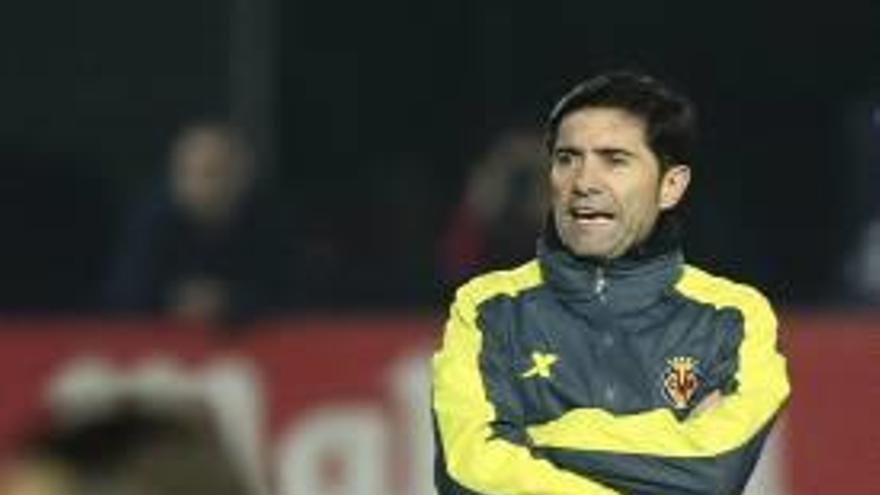 Marcelino observa durante un entrenamiento.