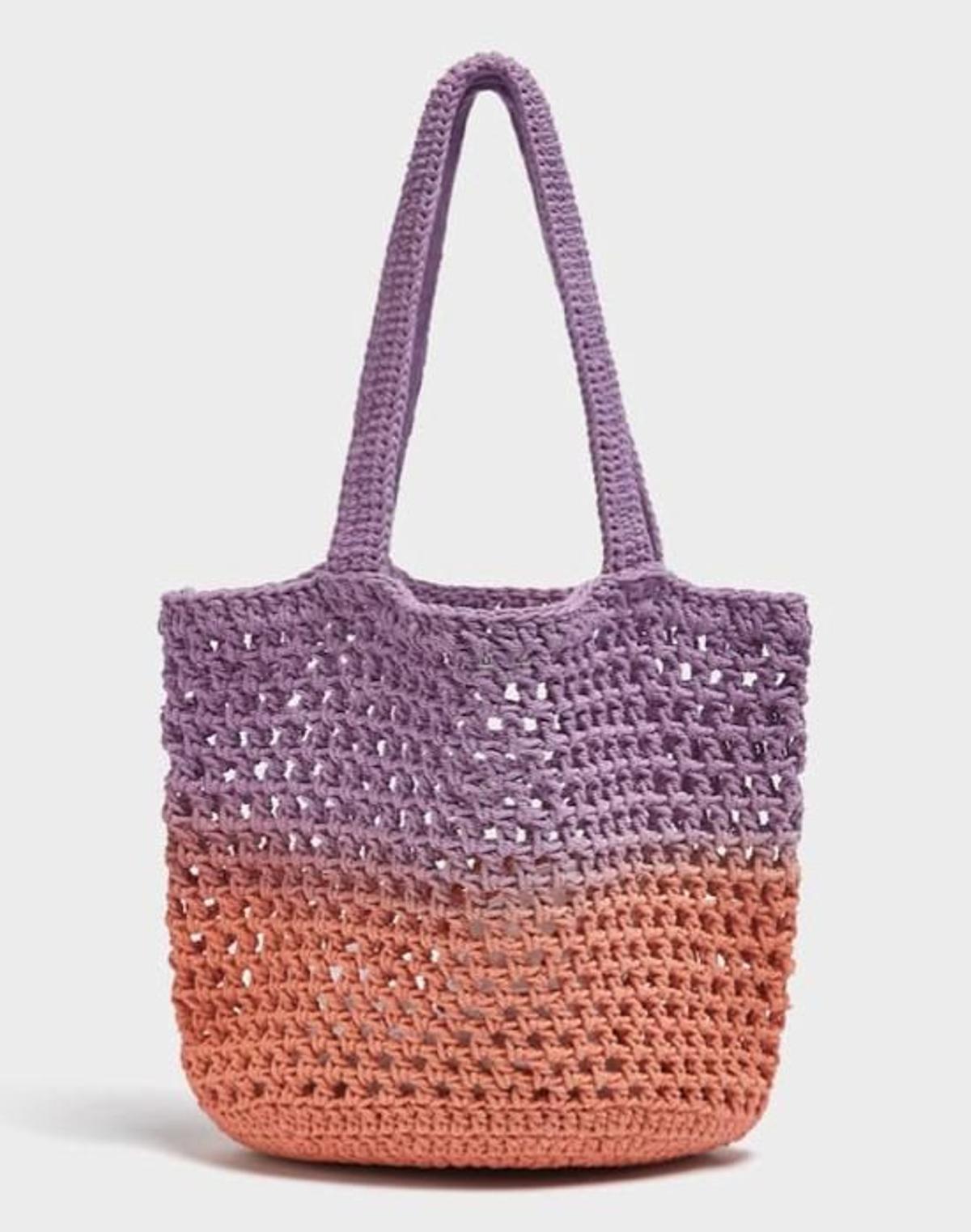 Bolso de crochet tie dye en morado y naranja para el verano de Pull&amp;Bear