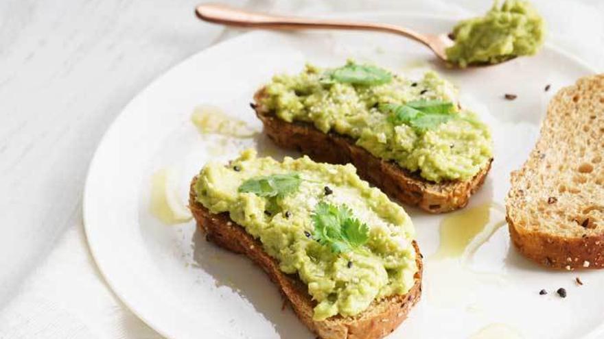 Cinco recetas con aguacate perfectas para cenar | Paté de aguacate y bonito