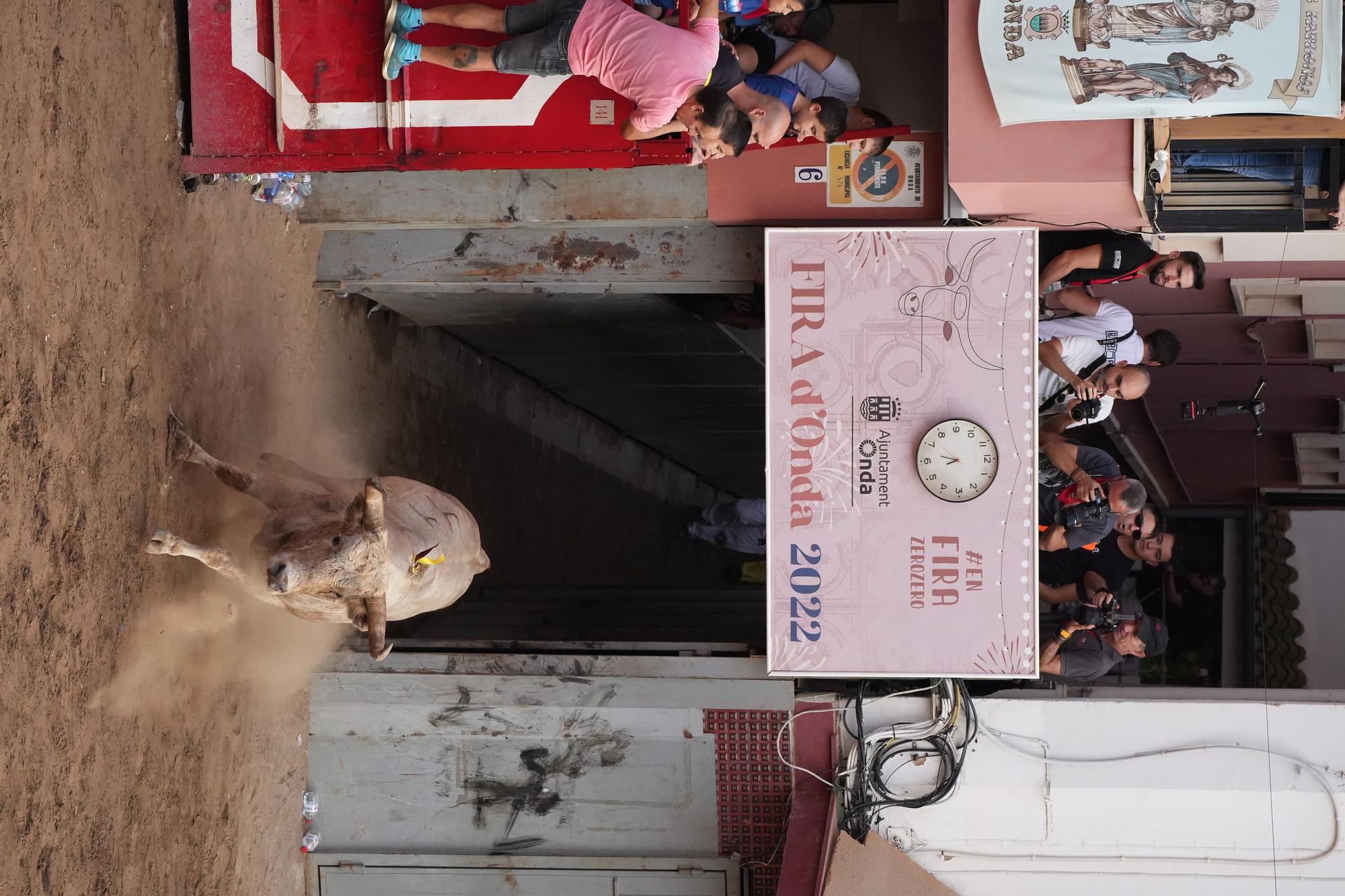 Galería de fotos de la última tarde de toros de la Fira en Onda