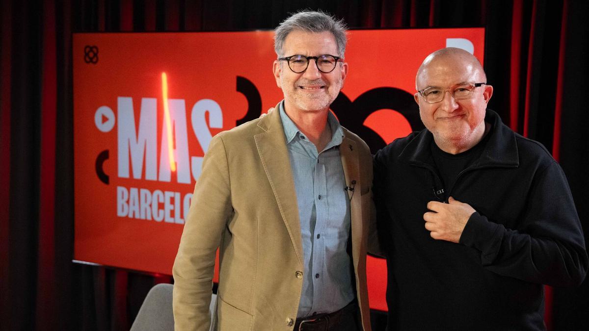 Josep Maria Vallès, alcalde de Sant Cugat, con Sergi Mas en el plató de Mas Barcelona.