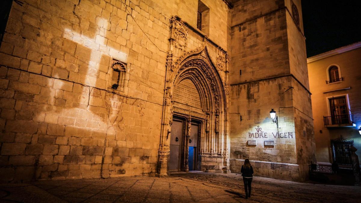 Holograma de la Cruz de Callosa de Segura ubicado en la plaza de España tras la retirada del monumento en 2018.