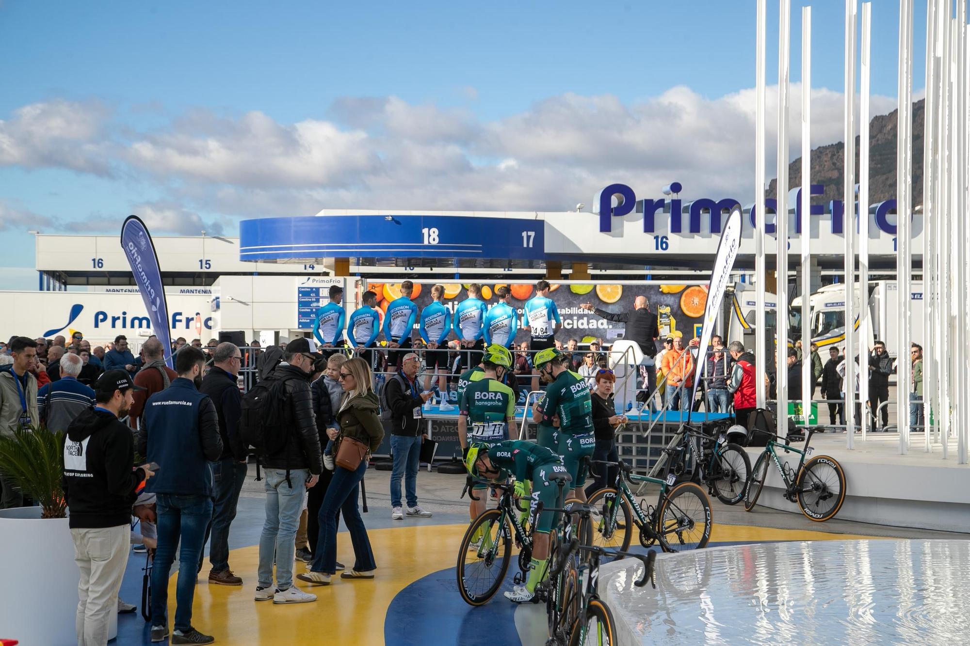 FOTOS: Así ha sido la salida de la Vuelta Ciclista a la Región de Murcia