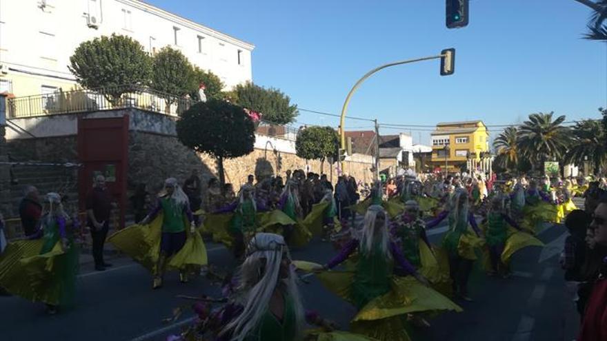 Más de 1.000 jaraiceños en el desfile