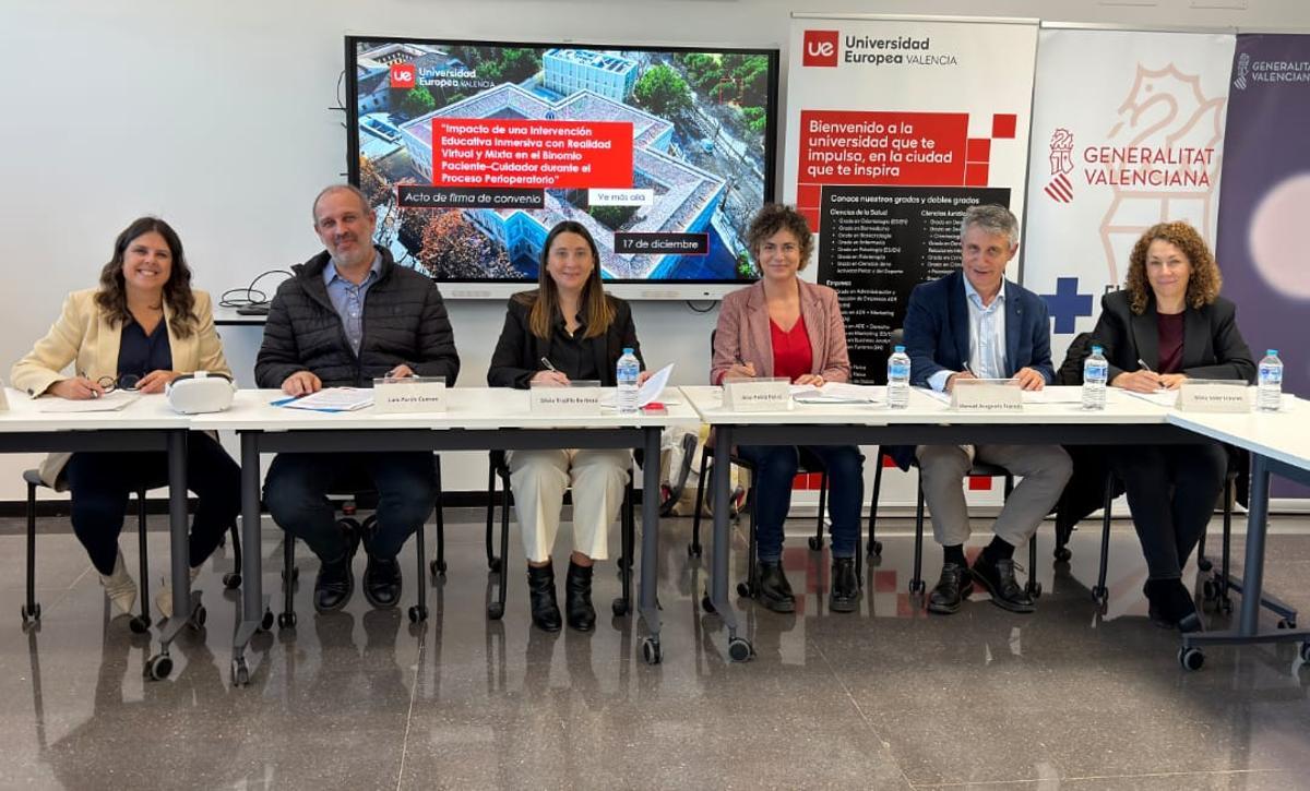 Firma del convenio entre los responsables de la Conselleria de Sanidad y los centros educativos y tecnológico