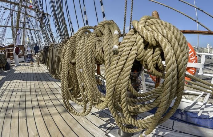 13/09/2017 LAS PALMAS DE GRAN CANARIA. Buque de la Armada de Brasil El Cisne Branco, en el Arsenal. FOTO: J. PÉREZ CURBELO