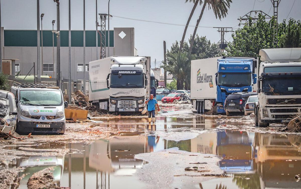 El polígono Puente Alto, de Orihuela, tras la devastadora DANA sufrida en septiembre de 2019. | TONY SEVILLA
