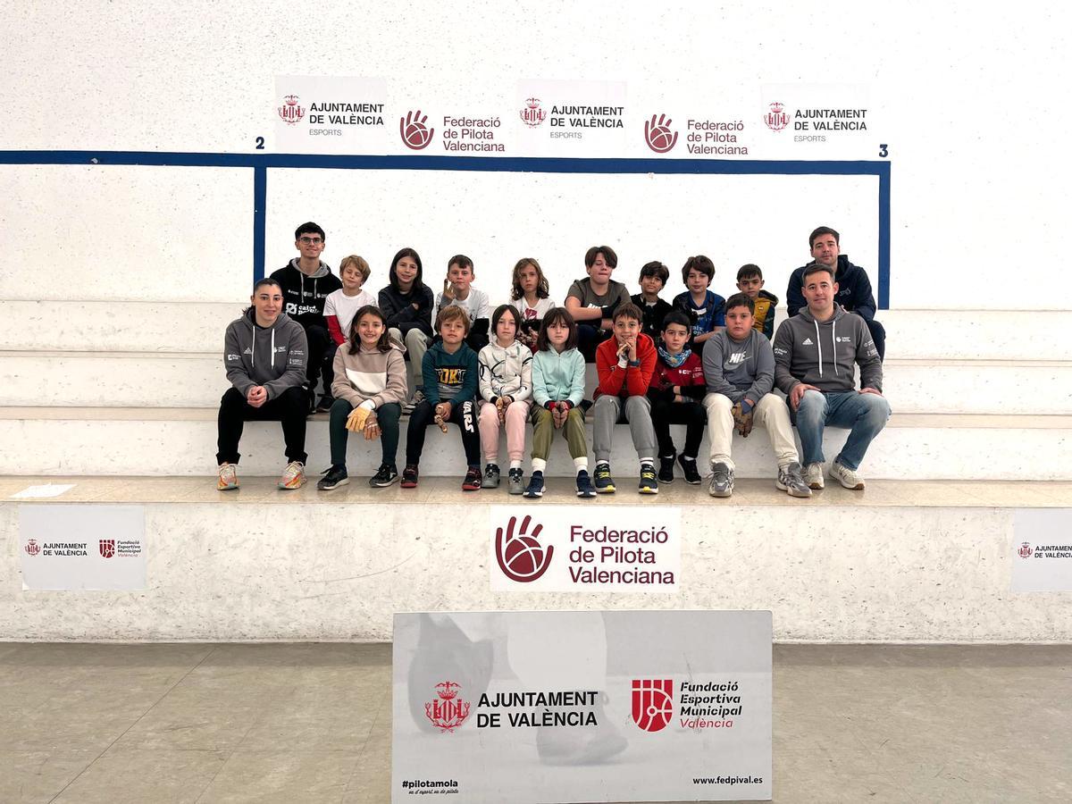 Amparo i Jesús compartiren les seues experiències amb els menuts el dia 24.