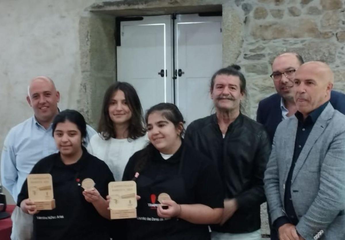 Participantes en el taller de pizzas, en los jardines del pazo / m.l.