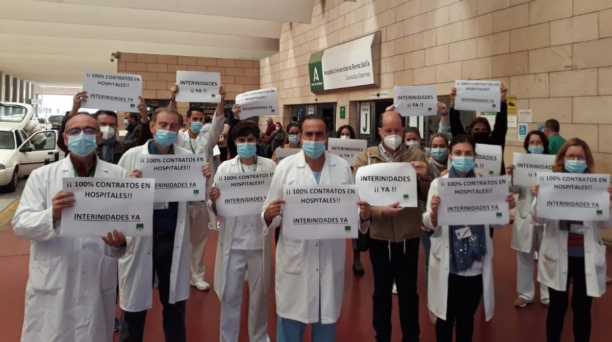 Concentración de Satse en el hospital Reina Sofía.