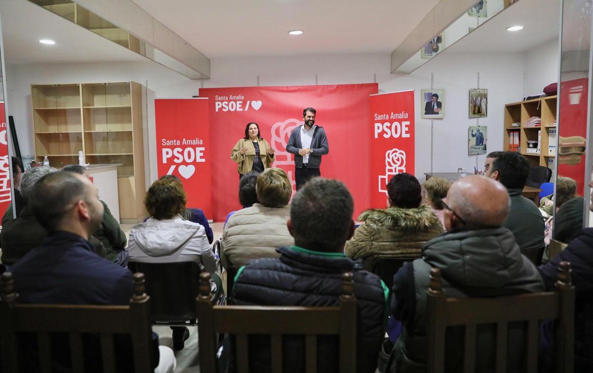 Sánchez Cotrina, en su último acto público con militantes de Medellín y de Santa Amalia.