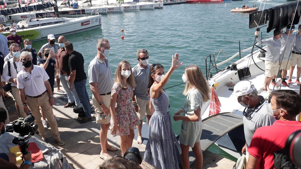La Familia Real visita el Club Náutico de Palma en la última jornada de regatas de la Copa del Rey