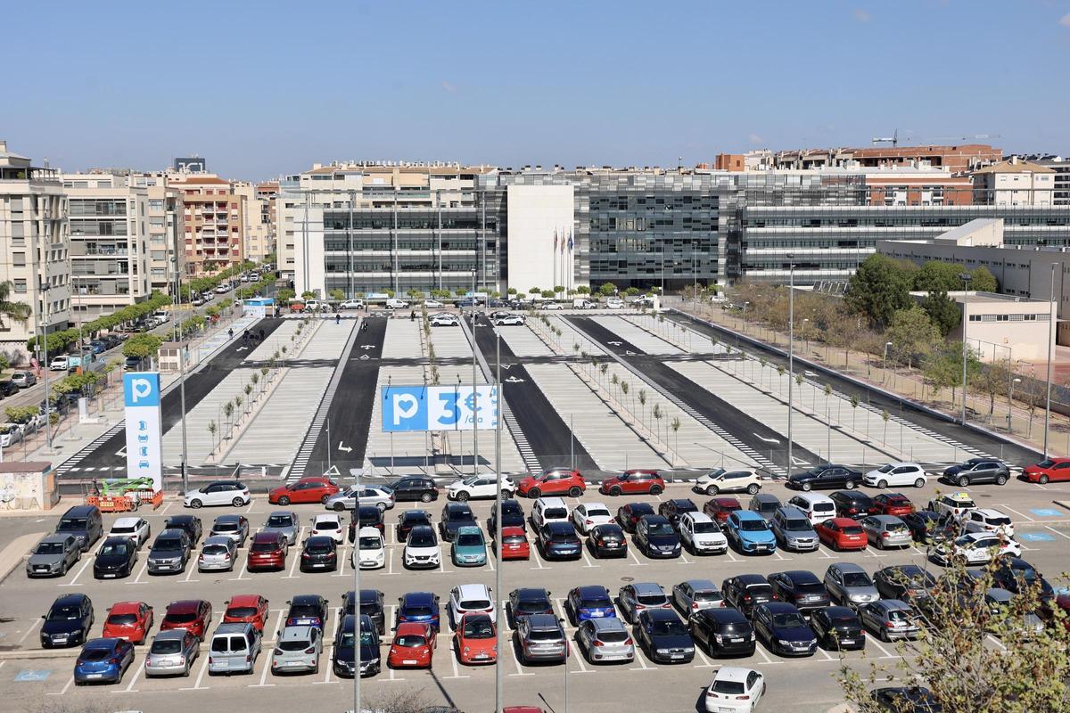 El nuevo aparcamiento municipal se ubica frente a la sede de la Agencia Tributaria.