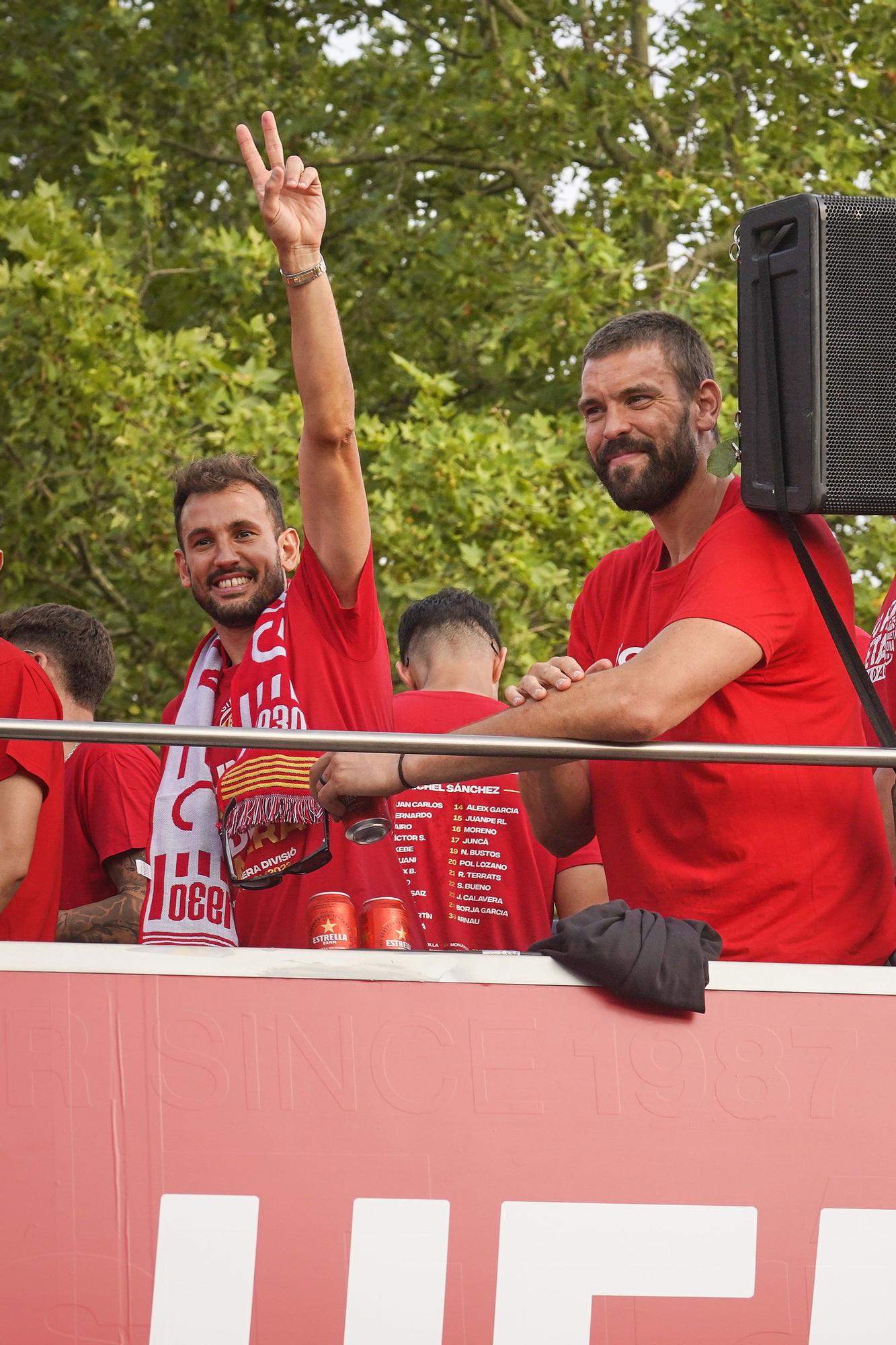 Les millors imatges de la rua de celebració del Girona i el Bàsquet Girona