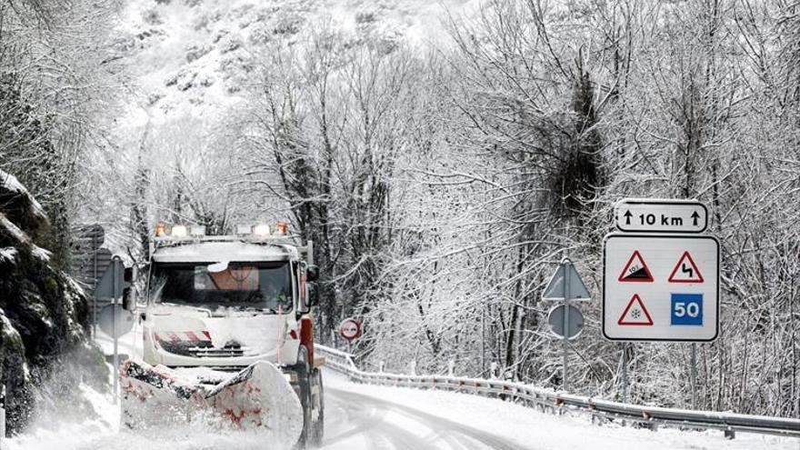 ‘Helena’ se va dejando un fallecido y cientos de vías cerradas por la nieve