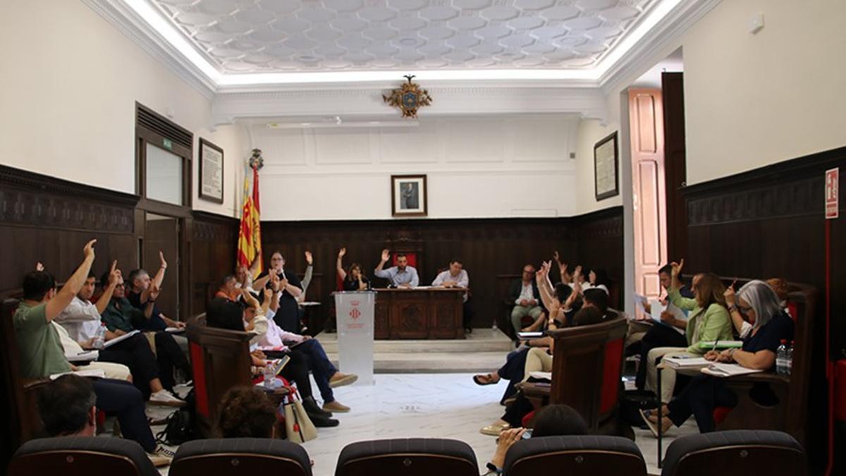 Votación en el pleno del Ayuntamiento de Sagunt.