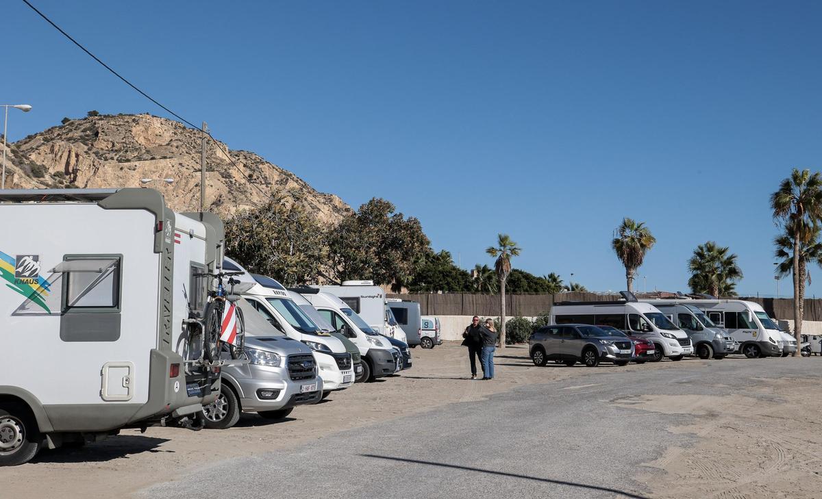 Autocaravanas en la zona de la Cantera, en el antiguo Tiro de Pichón