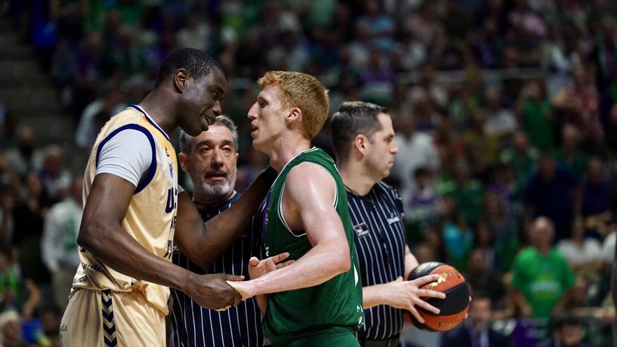 Fotos del segundo partido de semifinales de la Liga Endesa: Unicaja 83-101 UCAM Murcia