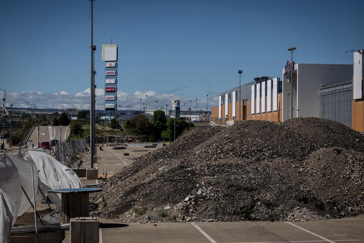 En imágenes | Comienza la demolición de Plaza Imperial: adiós al centro comercial que iba a cambiar Zaragoza