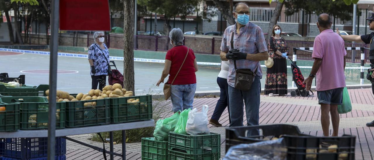 El mayor mercadillo de Elche tiene que reducirse a la mitad por las distancias de seguridad